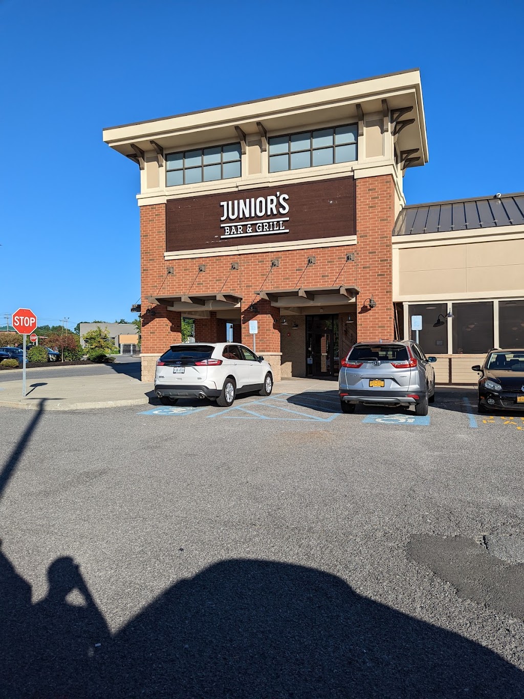 Juniors Bar and Grill | restaurant | 2080 Western Ave, Guilderland, NY 12084, USA | 5188989620 OR +1 518-898-9620