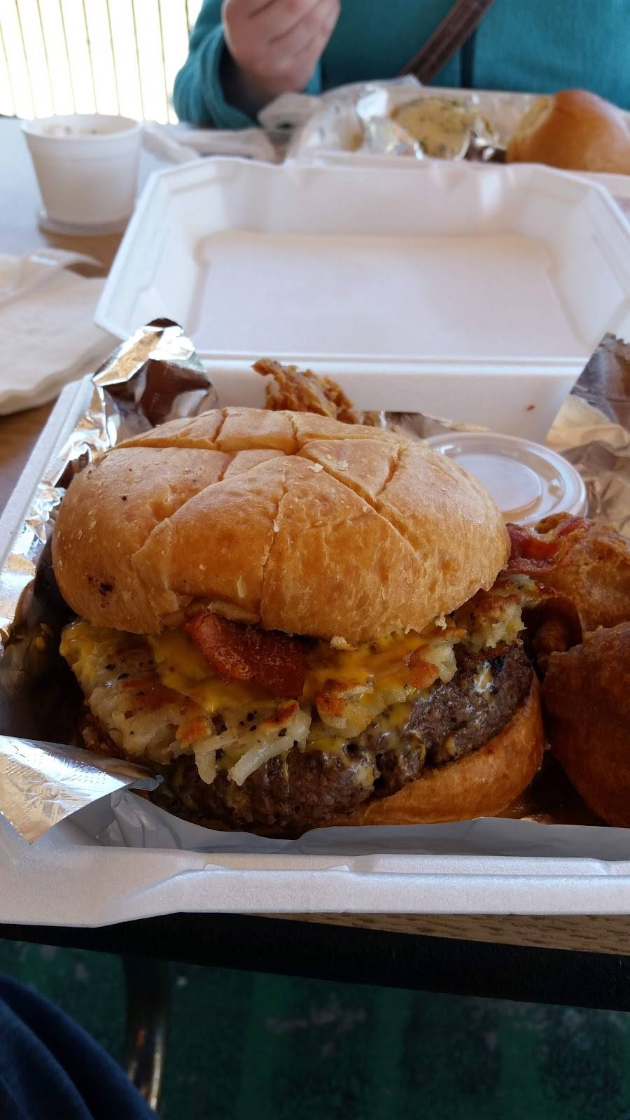 GruBeez | restaurant | 226 N Pine St, Davenport, IA 52802, USA | 5633231404 OR +1 563-323-1404