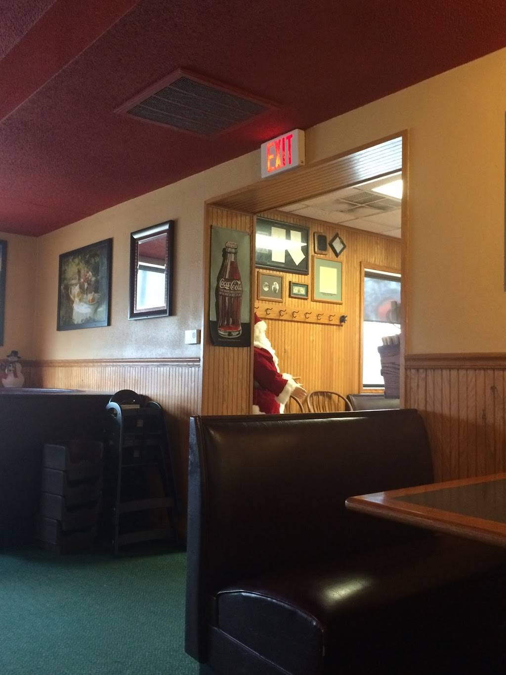 Monicals Pizza | restaurant | 102 N Sycamore St, Villa Grove, IL 61956, USA | 2178322361 OR +1 217-832-2361