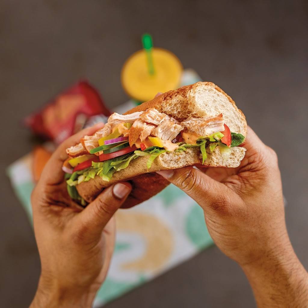 Subway | meal takeaway | 5200 N, Campus Dr, Fresno, CA 93740, USA | 5592783904 OR +1 559-278-3904