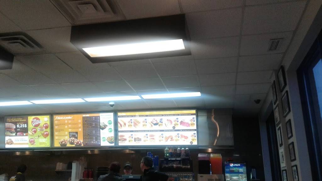 Petit Quebec | restaurant | 344 Boulevard de la Marine, Varennes, QC J3X 1Z4, Canada | 4509855559 OR +1 450-985-5559