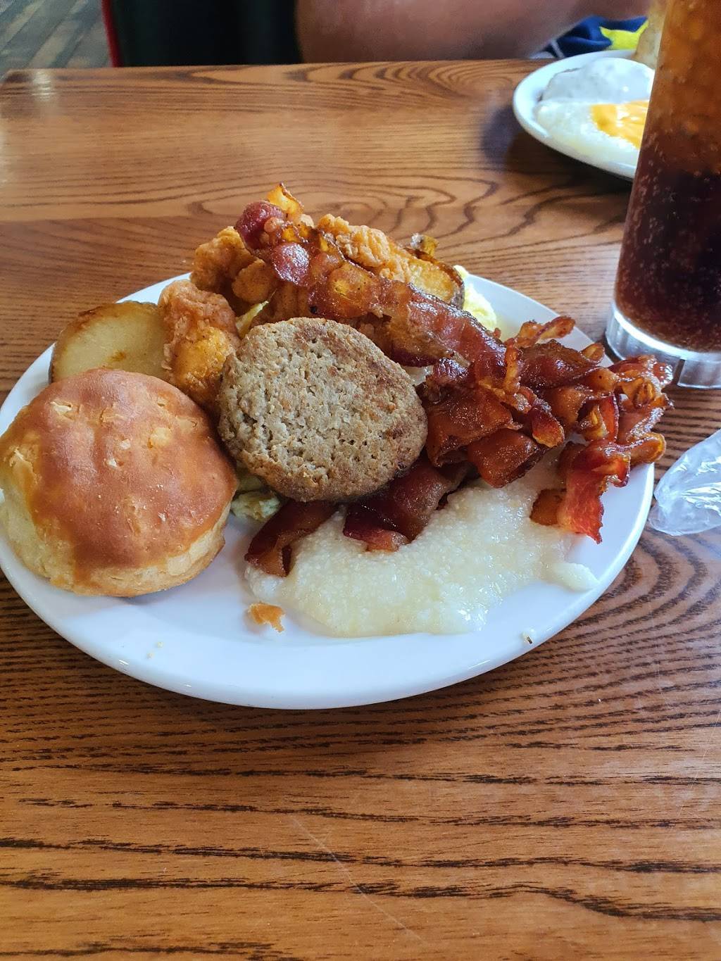 Shoneys - PF North | restaurant | 3164 Parkway, Pigeon Forge, TN 37863, USA | 8654531806 OR +1 865-453-1806