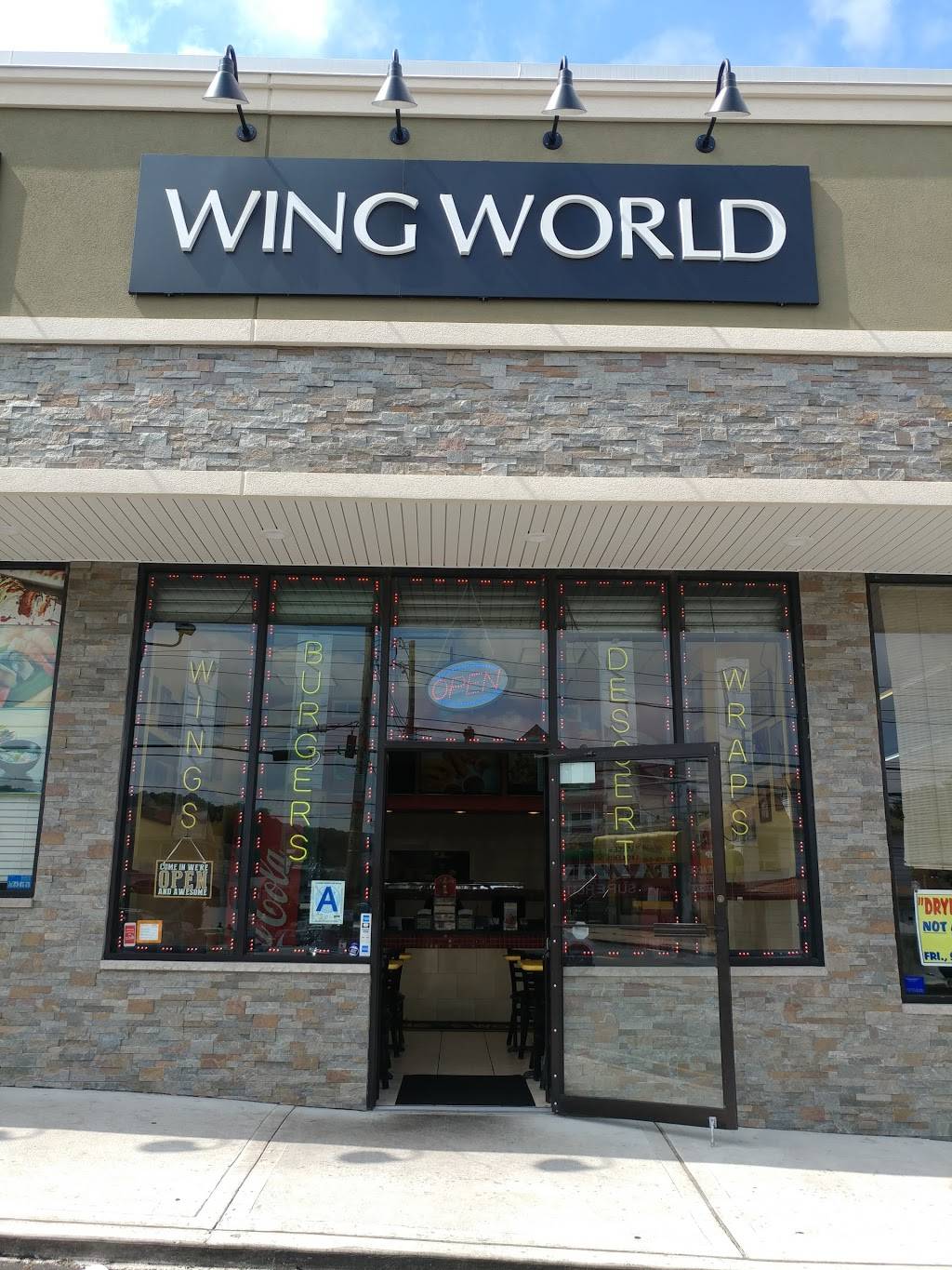 Wing World | restaurant | 876 Manor Rd, Staten Island, NY 10314, USA | 7183709464 OR +1 718-370-9464