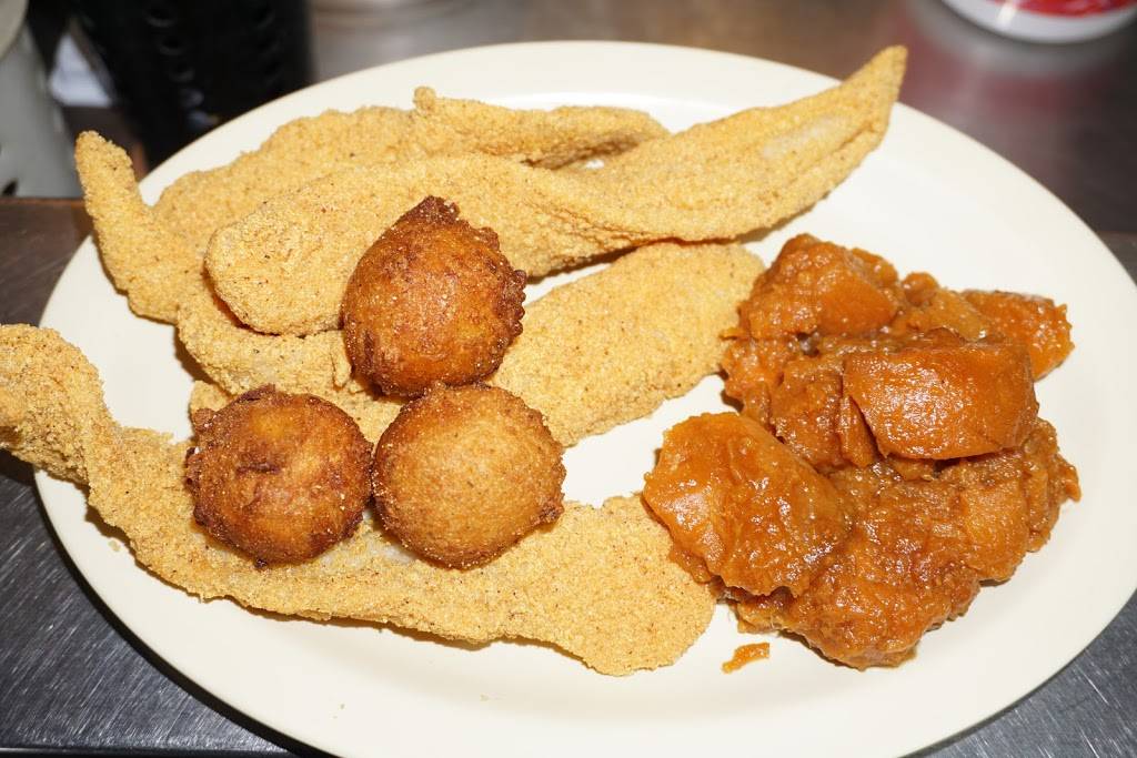 Blue Ribbon Diner | restaurant | 900 E Shawntel Smith Blvd, Muldrow, OK 74948, USA | 9184277909 OR +1 918-427-7909