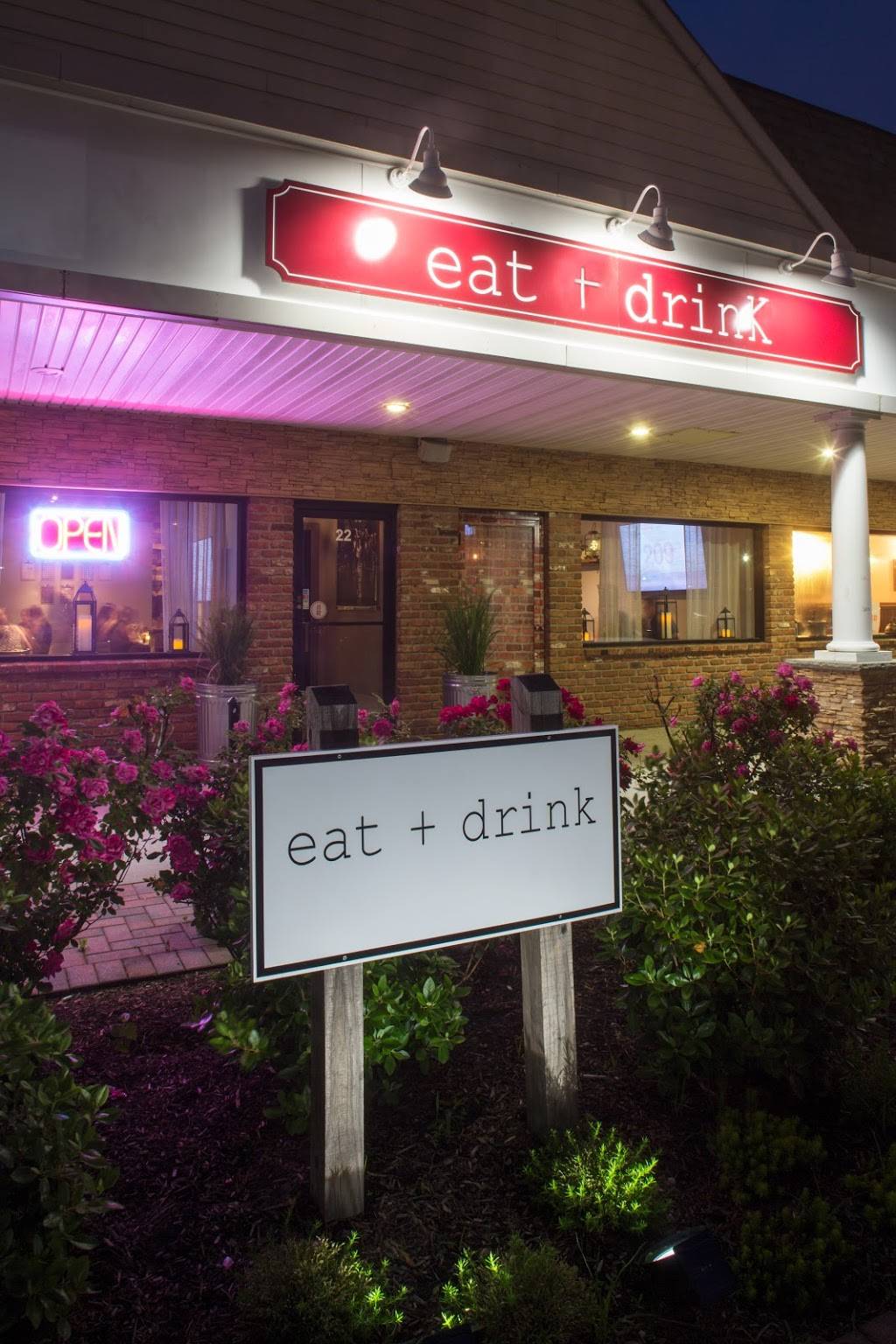 Eat and Drink Plaza, 99 NY25A, Shoreham, NY 11786, USA