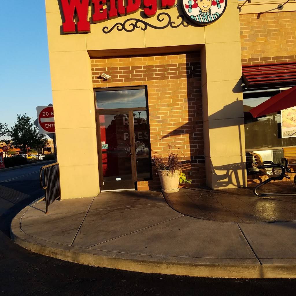 Wendys | restaurant | 590 S Trooper Rd, Norristown, PA 19403, USA | 6106304940 OR +1 610-630-4940