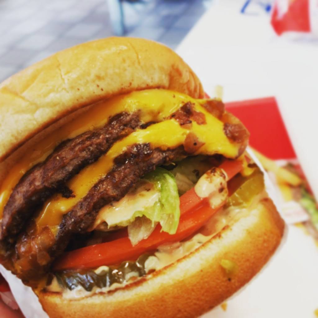 In-N-Out Burger - Restaurant | 30697 Temecula Pkwy, Temecula, CA 92592, USA