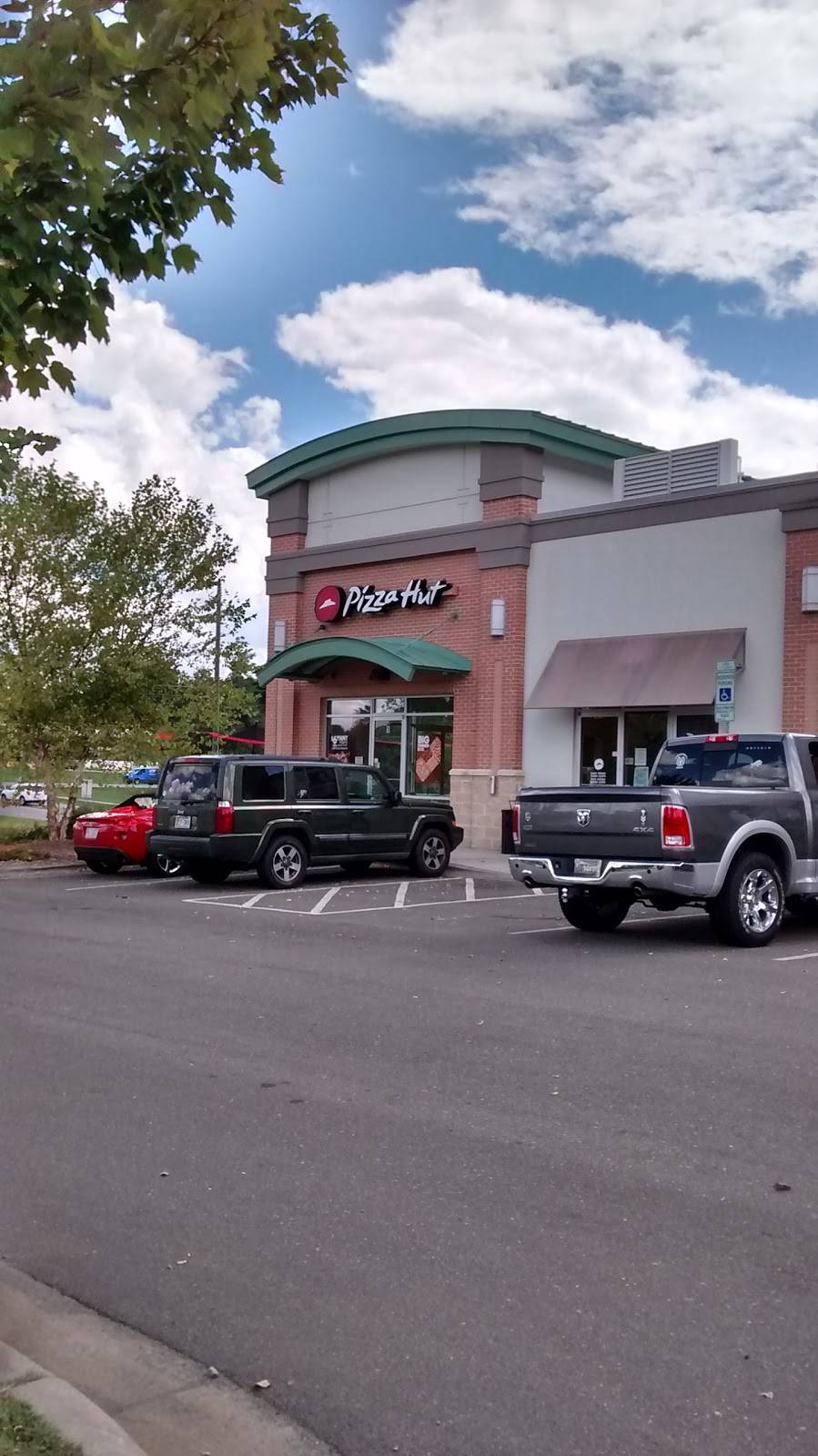 Pizza Hut 115 Oakdale Dr, Hillsborough, NC 27278, USA
