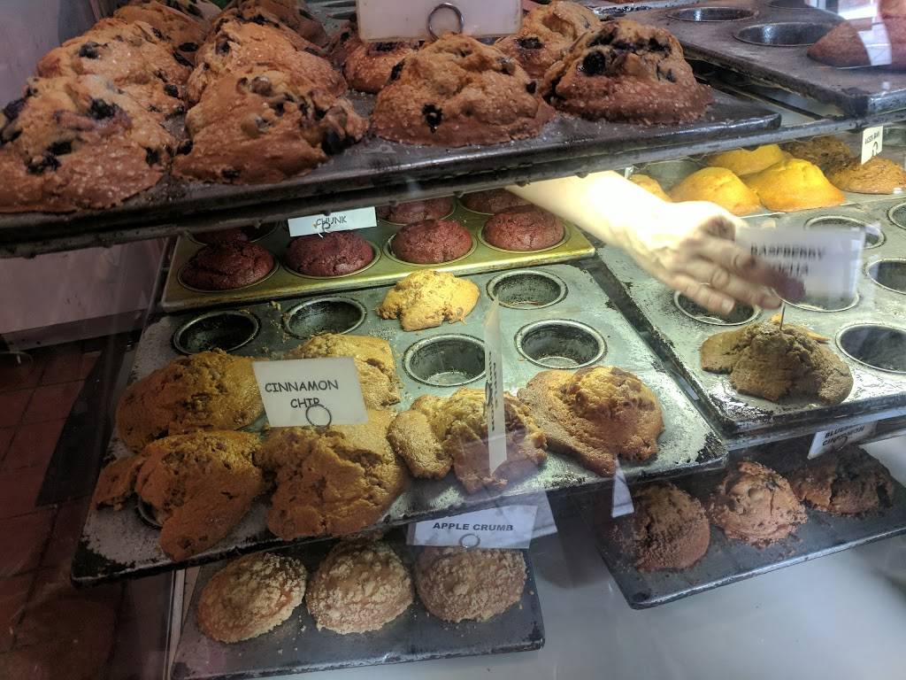 The Magnificent Muffin & Bagel Shoppe | bakery | 491 High St, Medford, MA 02155, USA | 7814833511 OR +1 781-483-3511