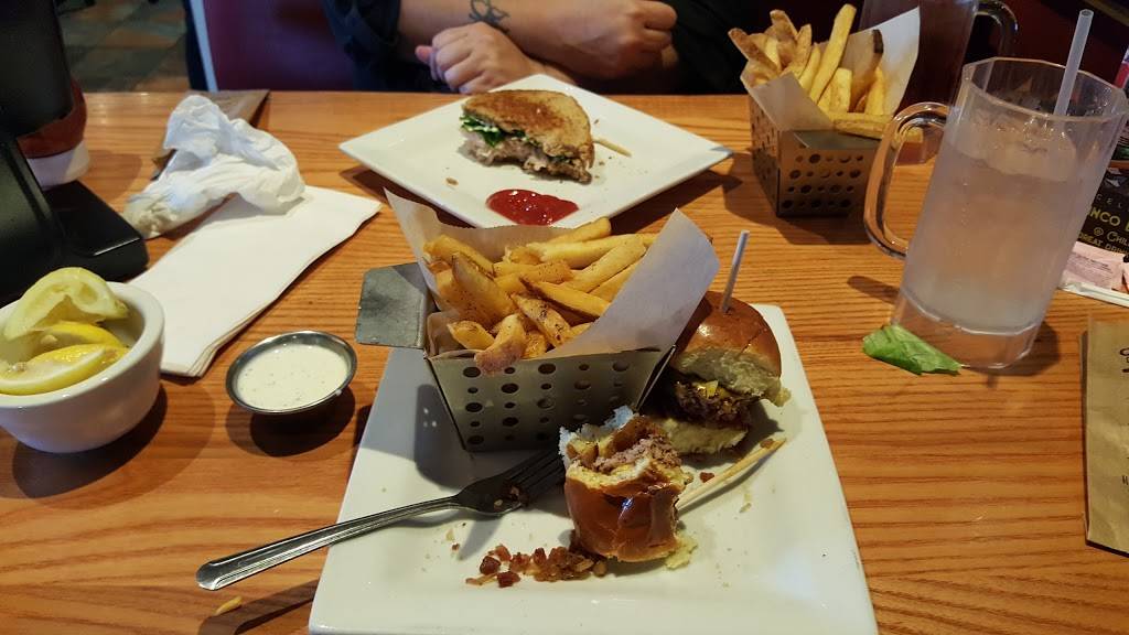 Chilis Grill & Bar | meal takeaway | 8665 Memorial Blvd, Port Arthur, TX 77640, USA | 4097273675 OR +1 409-727-3675