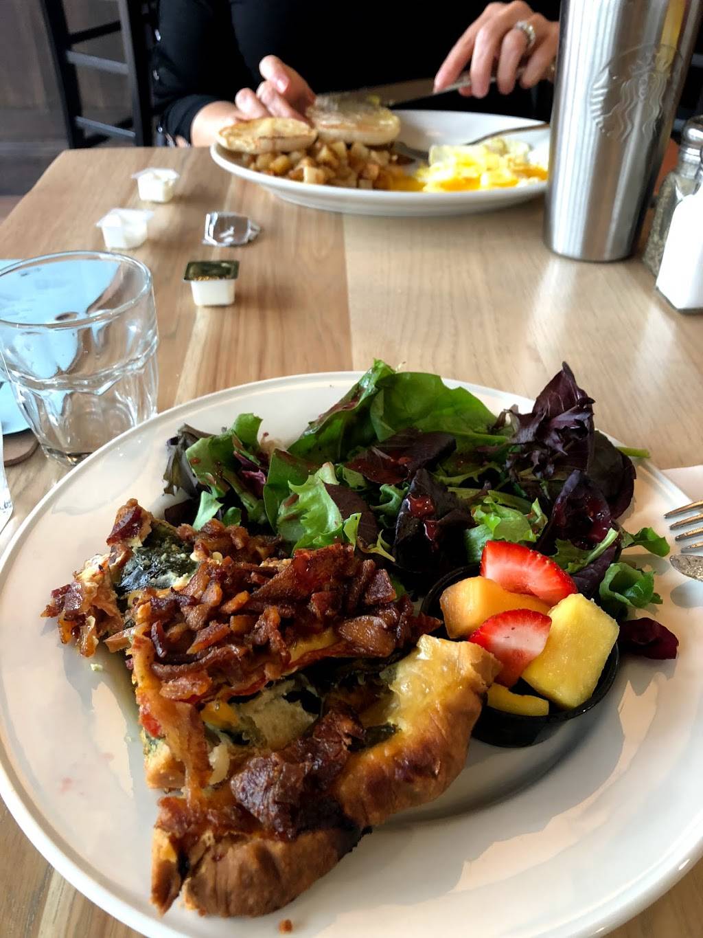 Rosies Place | restaurant | 1111 W Main St, Carmel, IN 46032, USA | 3176887350 OR +1 317-688-7350