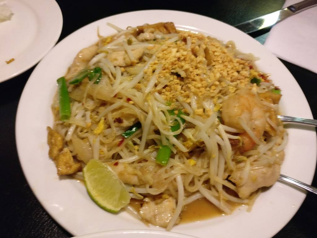 Lily Thai Cuisine | restaurant | 15 Ashby Field Rd #13, Brampton, ON L6X 3B7, Canada | 9058741688 OR +1 905-874-1688