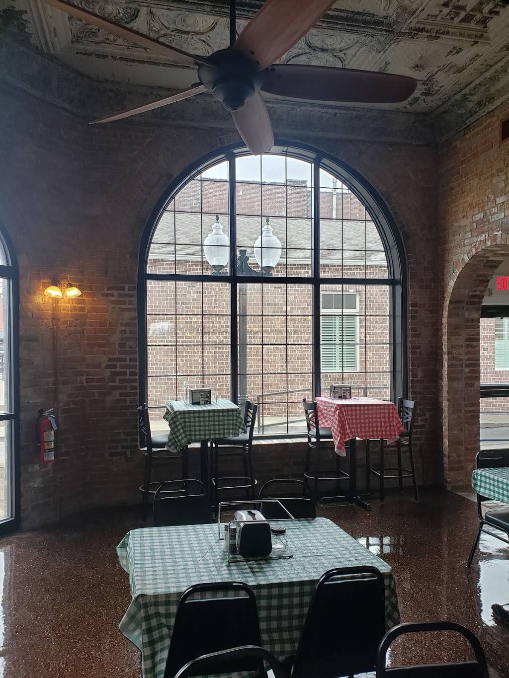 Tower Square Pizza | restaurant | 100-198 E Taylor St, Marion, IL 62959, USA | 6189977992 OR +1 618-997-7992