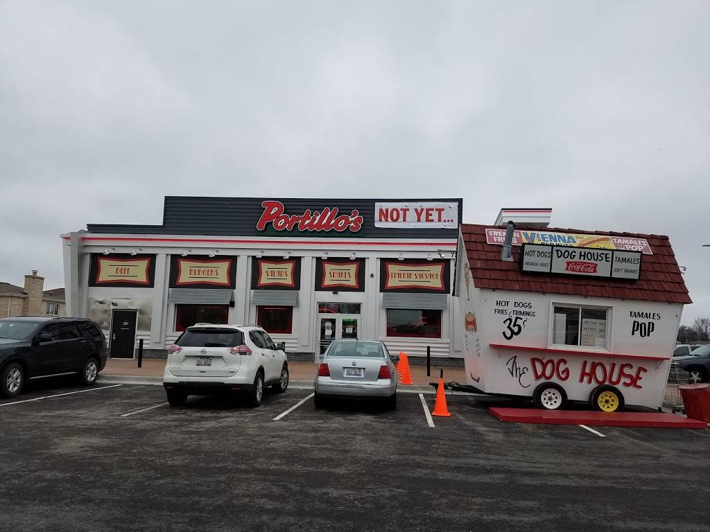 Portillo's Hot Dogs Meal takeaway 7308 W Lawrence Ave, Harwood Heights, IL 60706, USA
