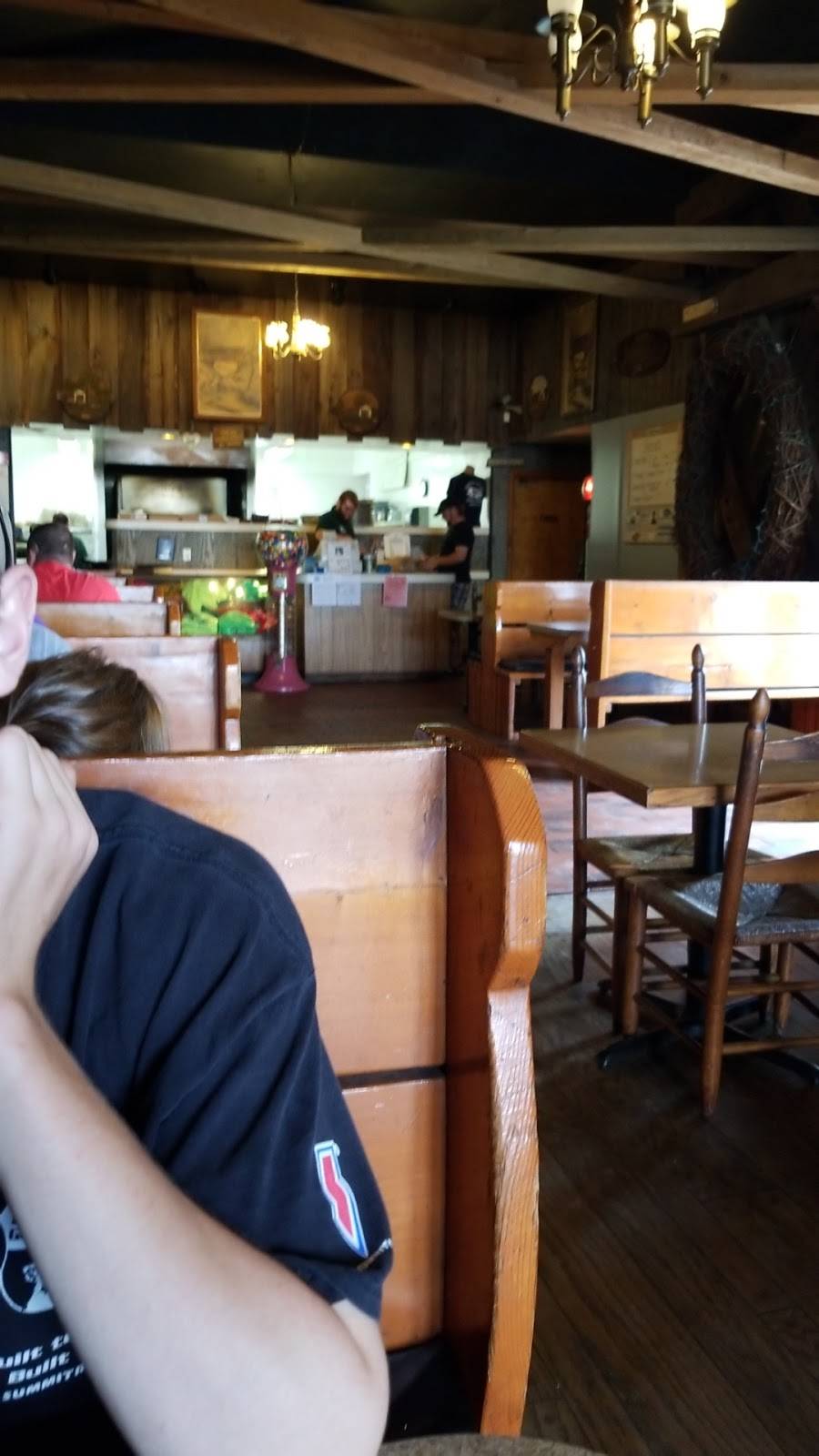 Covered Bridge Pizza Parlor | restaurant | 380 E Main St, Andover, OH 44003, USA | 4402936776 OR +1 440-293-6776