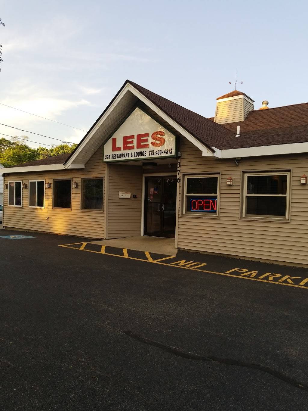 Lee's Chinese Restaurant | 376 Bullocks Point Ave, Riverside, RI 02915, USA