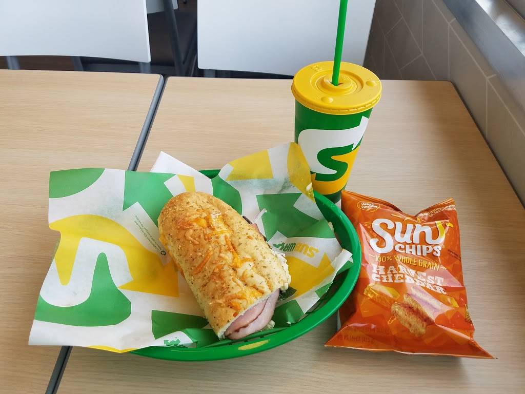 Subway Restaurants | restaurant | 1220 Janesville Ave Suite 700 Fort Plaza, Fort Atkinson, WI 53538, USA | 9205633344 OR +1 920-563-3344