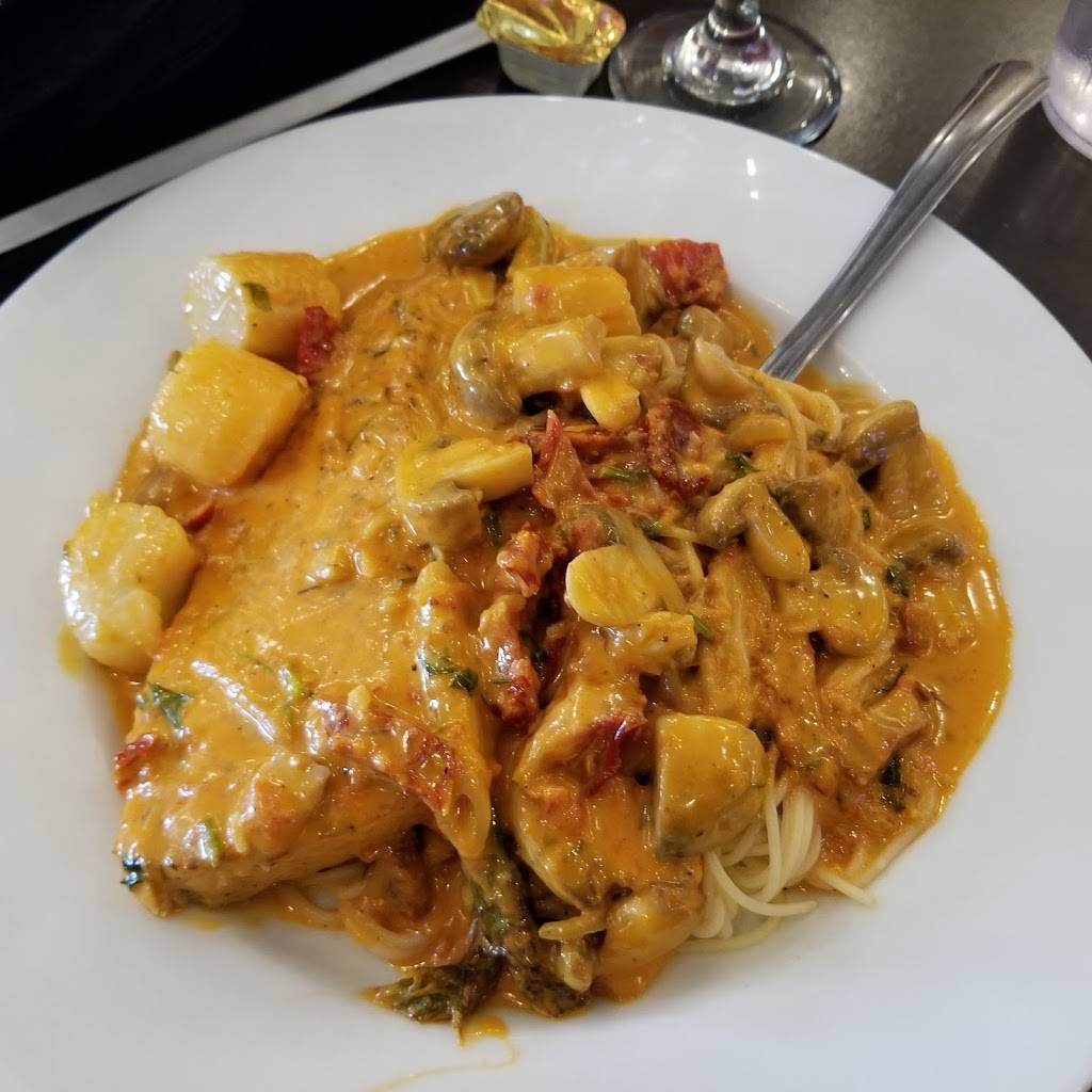 Cafe La Cucina | restaurant | 490 Eisenhower Dr Suite 4, Hanover, PA 17331, USA | 7176335700 OR +1 717-633-5700
