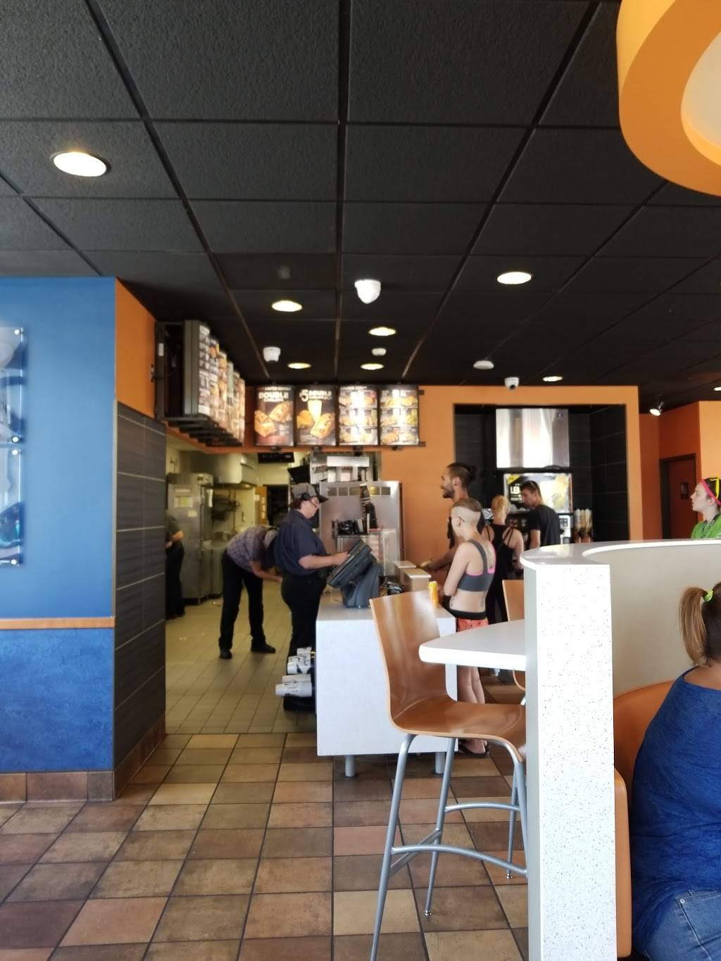 Taco Bell | meal takeaway | 1102 N 2nd St, Clinton, IA 52732, USA | 5632197023 OR +1 563-219-7023