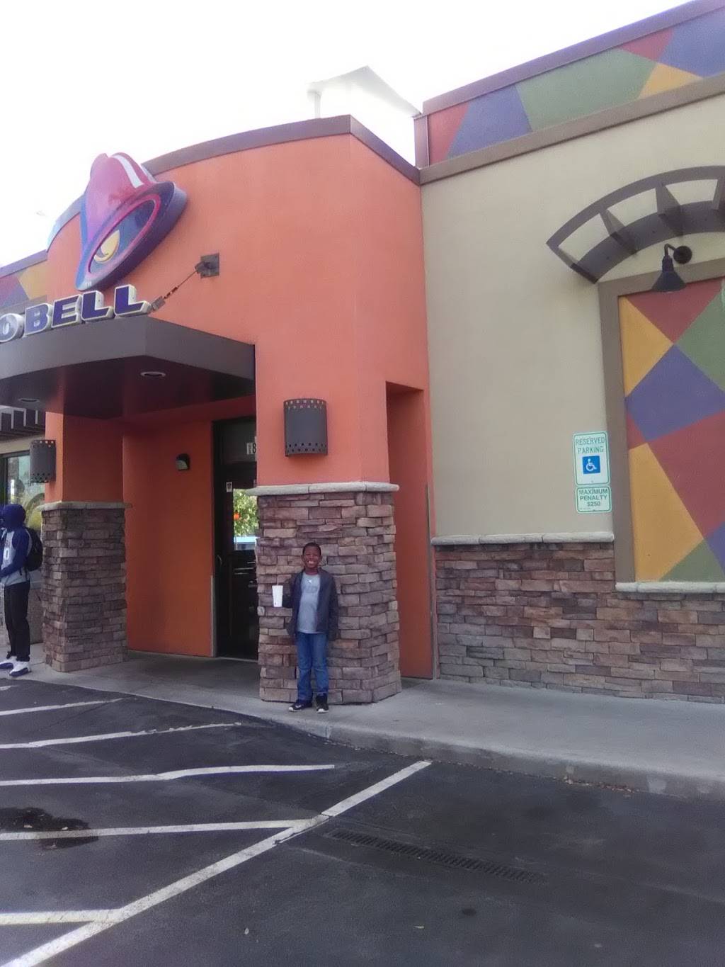 Taco Bell | meal takeaway | 1815 Neuse Blvd, New Bern, NC 28560, USA | 2526332355 OR +1 252-633-2355