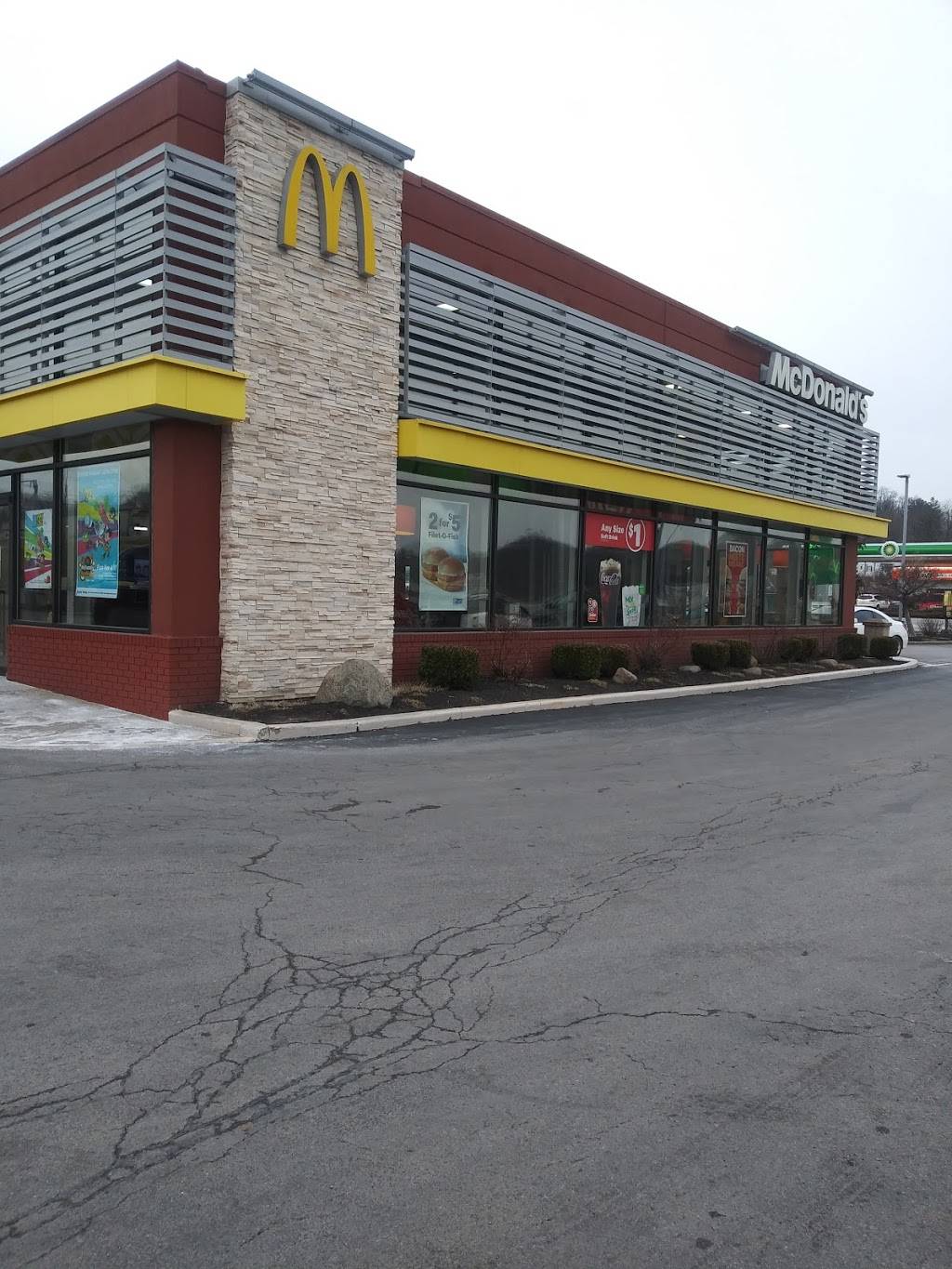 McDonalds | cafe | 2605 W Pike, Zanesville, OH 43701, USA | 7404532577 OR +1 740-453-2577