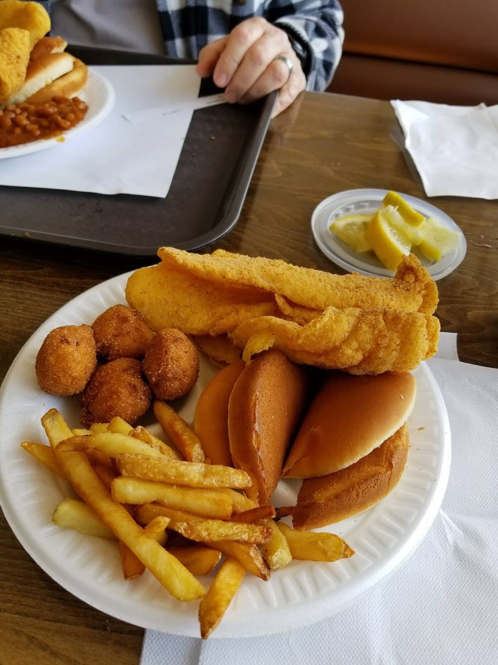 Captain Johns Bar-B-Que | restaurant | 106 US-72, Collierville, TN 38017, USA | 9018538004 OR +1 901-853-8004