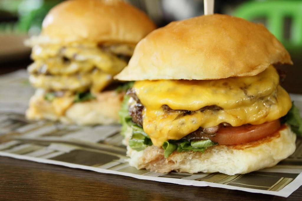 Wahlburgers | restaurant | 5065 Main St, Trumbull, CT 06611, USA | 2033715386 OR +1 203-371-5386