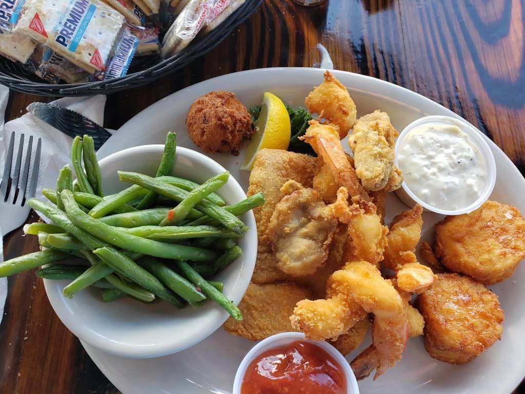 Chuck's Seafood Restaurant | 822 Seaway Dr, Fort Pierce, FL 34949, USA