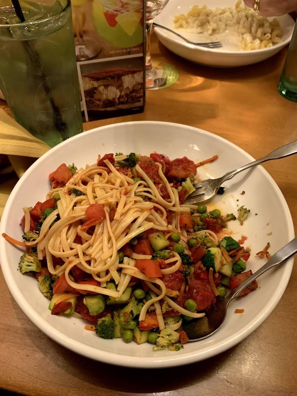 Olive Garden Italian Restaurant | meal takeaway | 3707 Denmark Dr, Council Bluffs, IA 51501, USA | 7123660688 OR +1 712-366-0688