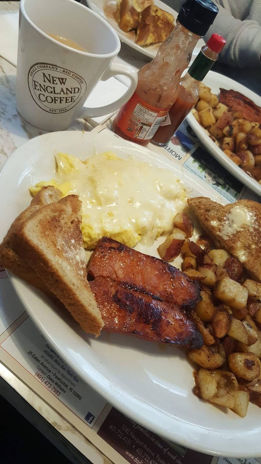 Plouffes Diner & Pub | restaurant | 267 Main St, Pawtucket, RI 02860, USA | 4017220890 OR +1 401-722-0890