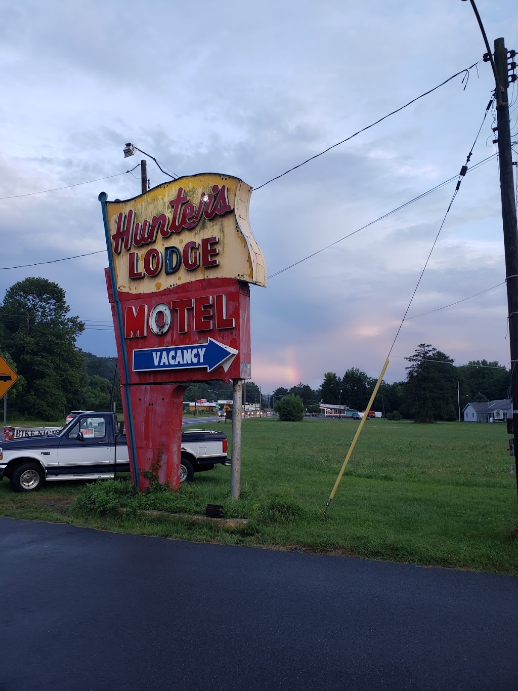 Hunters Lodge Restaurant & Motel | restaurant | 64 US-46, Delaware, NJ 07833, USA | 9084750060 OR +1 908-475-0060
