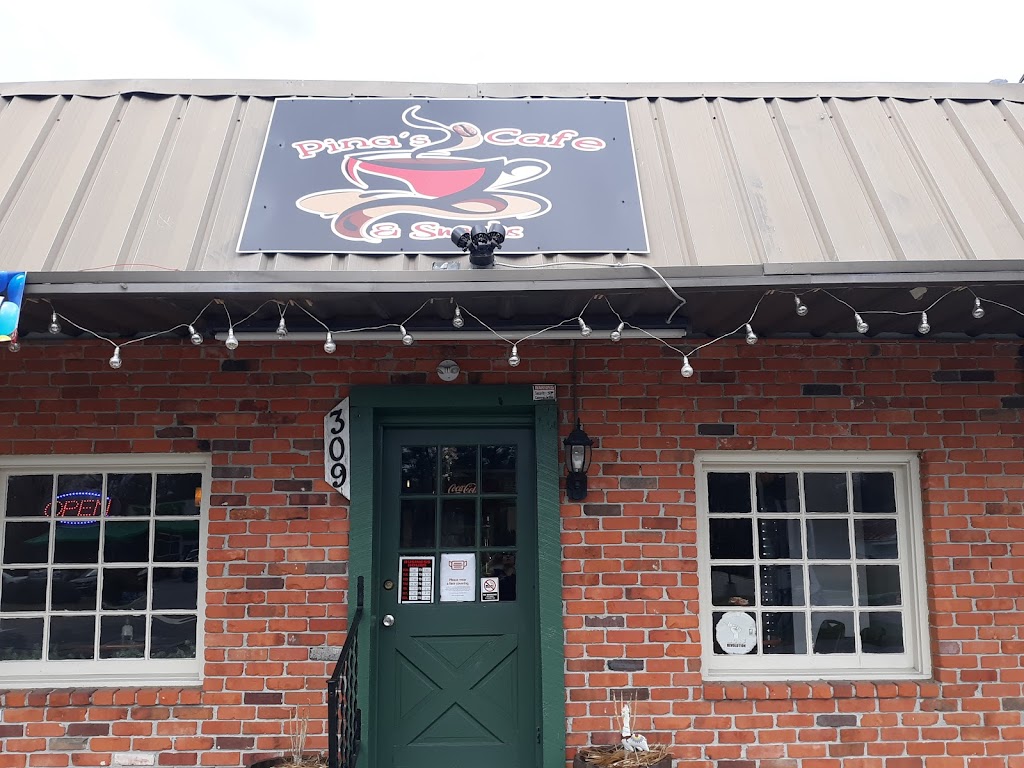 Pinas Cafe & Snacks | restaurant | 309 N Jackson St, Beulaville, NC 28518, USA | 9103758160 OR +1 910-375-8160