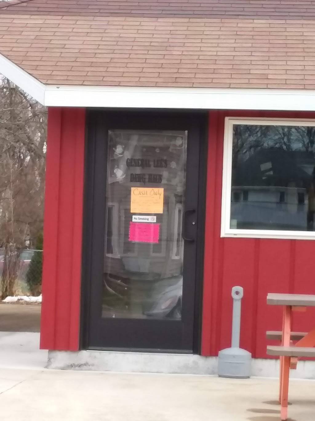 General Lees Dawg Haus | restaurant | 302 N High St, Randolph, WI 53956, USA | 9202533294 OR +1 920-253-3294