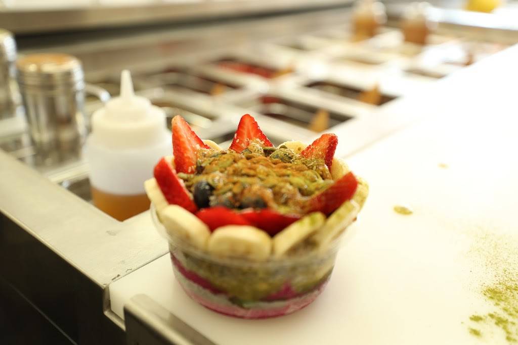 Earth Bowl Superfoods Restaurant 22641 Lake Forest Dr B5, Lake