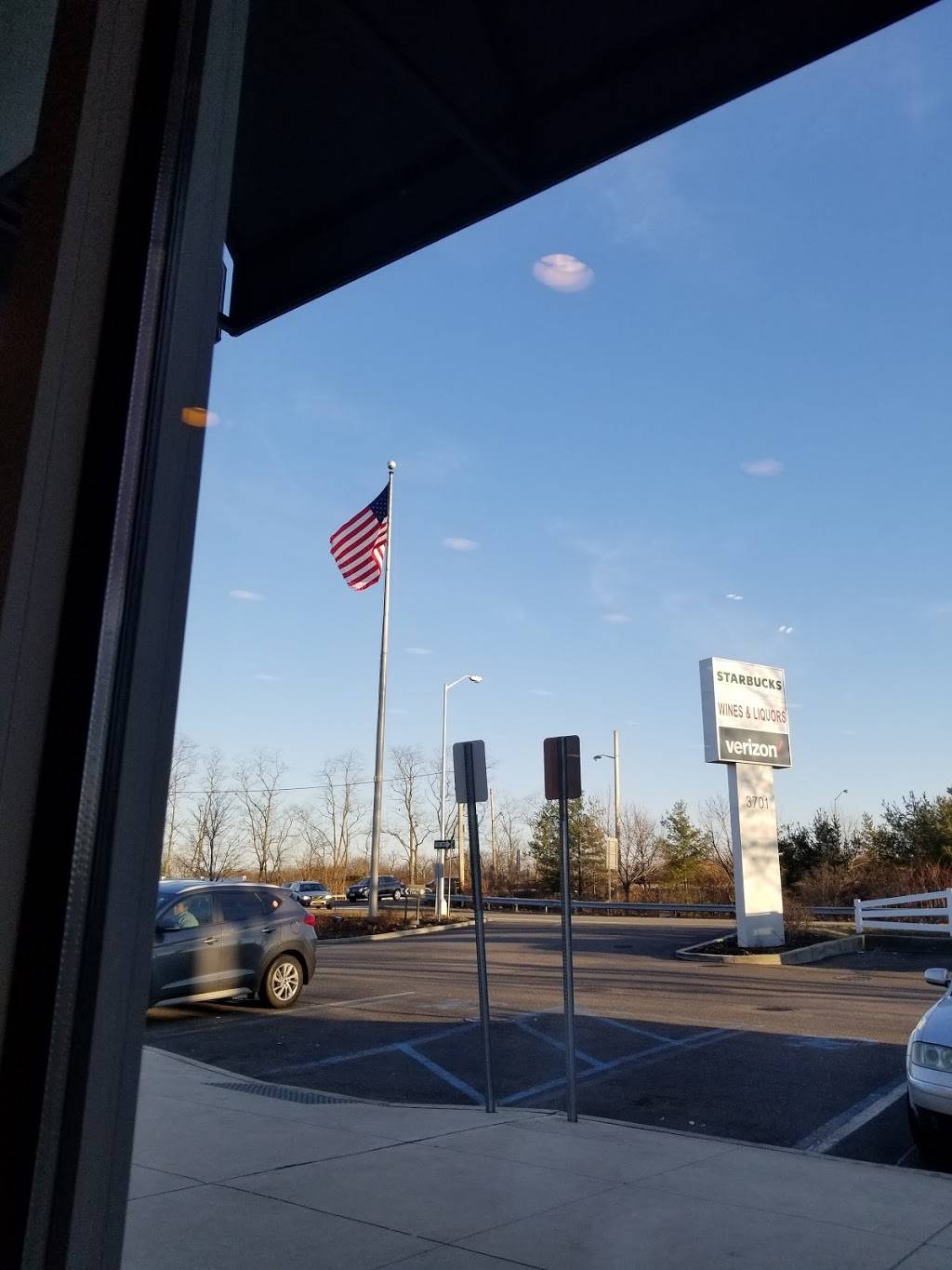 Starbucks 3701 Expy Dr S N, Islandia, NY 11749, USA
