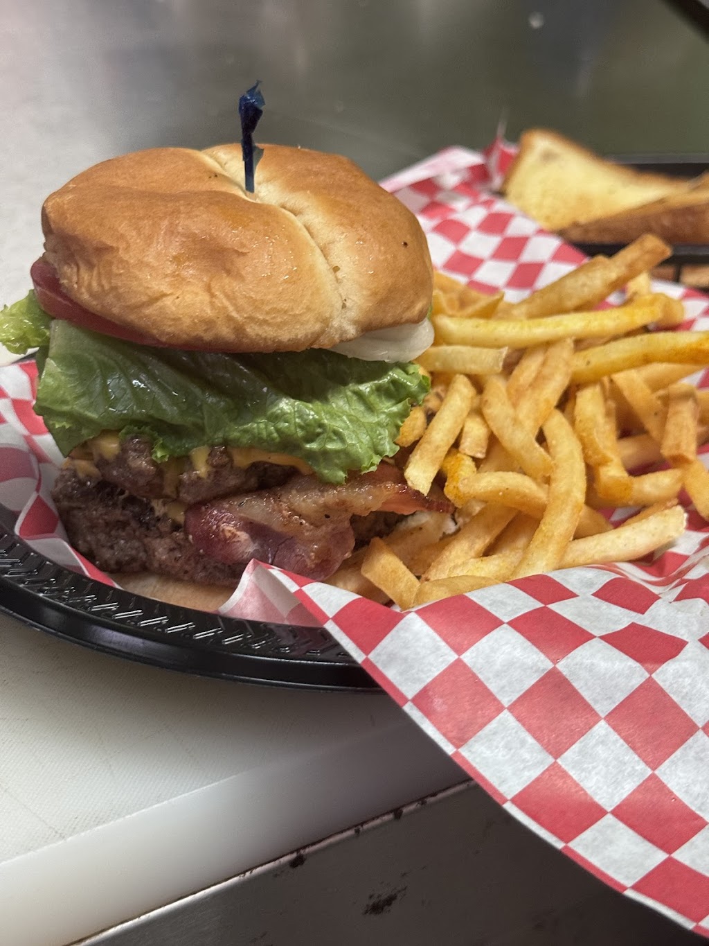 Casey’s on Main | restaurant | Co Rd 18, Excel, AL 36439, USA | 2517650769 OR +1 251-765-0769