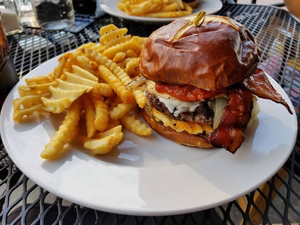 LeadBelly | restaurant | 301 N 8th St, Lincoln, NE 68508, USA | 4022618849 OR +1 402-261-8849