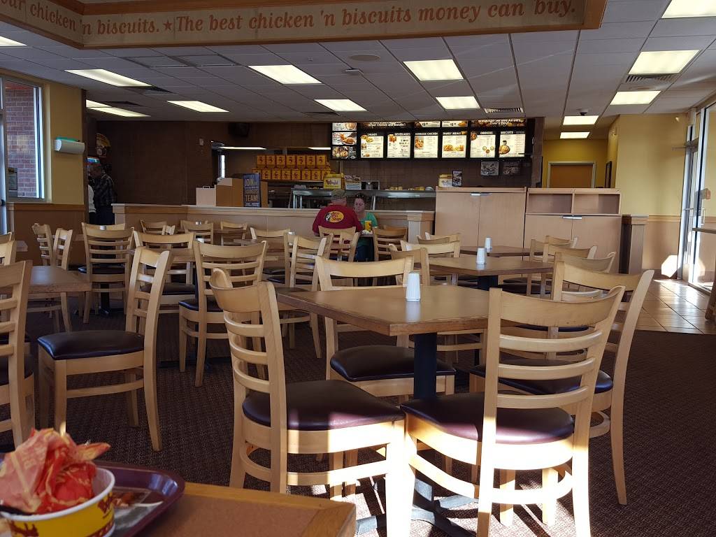 Bojangles Famous Chicken n Biscuits | restaurant | 22913 US-17, Hampstead, NC 28443, USA | 9103290707 OR +1 910-329-0707