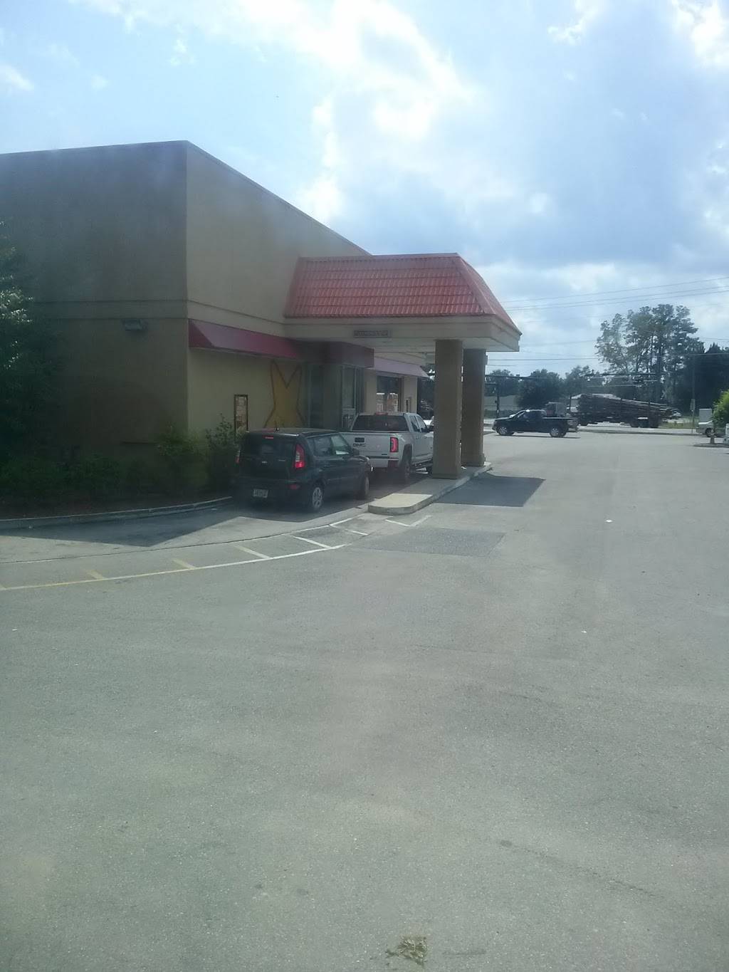 Hardees | restaurant | 2399 SE Baya Dr, Lake City, FL 32025, USA | 3867520393 OR +1 386-752-0393