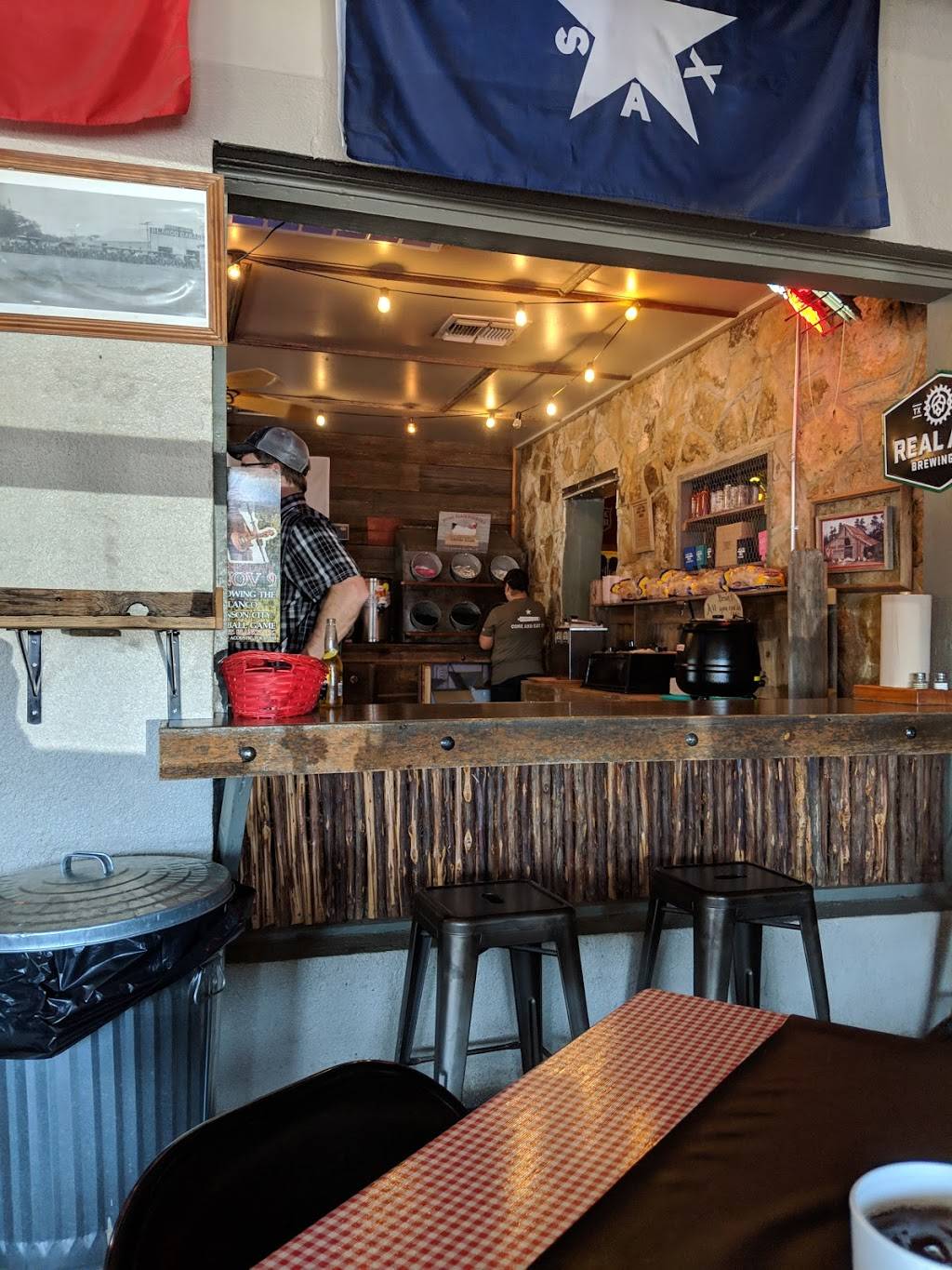 Old 300 BBQ | restaurant | 318 4th St, Blanco, TX 78606, USA | 8308331227 OR +1 830-833-1227