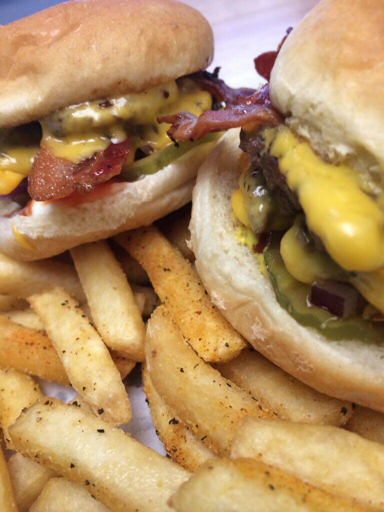Downtown Burgers | meal delivery | 212 S Main St, Joplin, MO 64801, USA | 4177265260 OR +1 417-726-5260