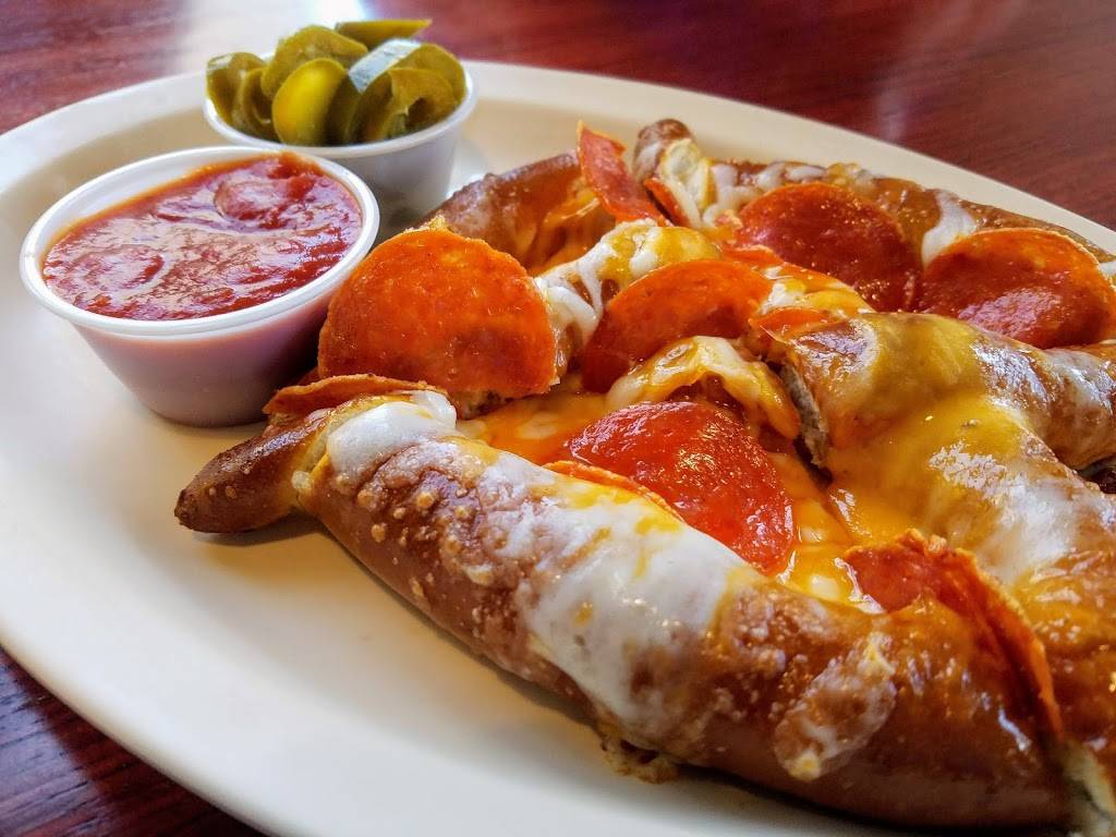 Geneos Pizza and Pub | restaurant | 809 Francis St, St Joseph, MO 64501, USA | 8162324000 OR +1 816-232-4000