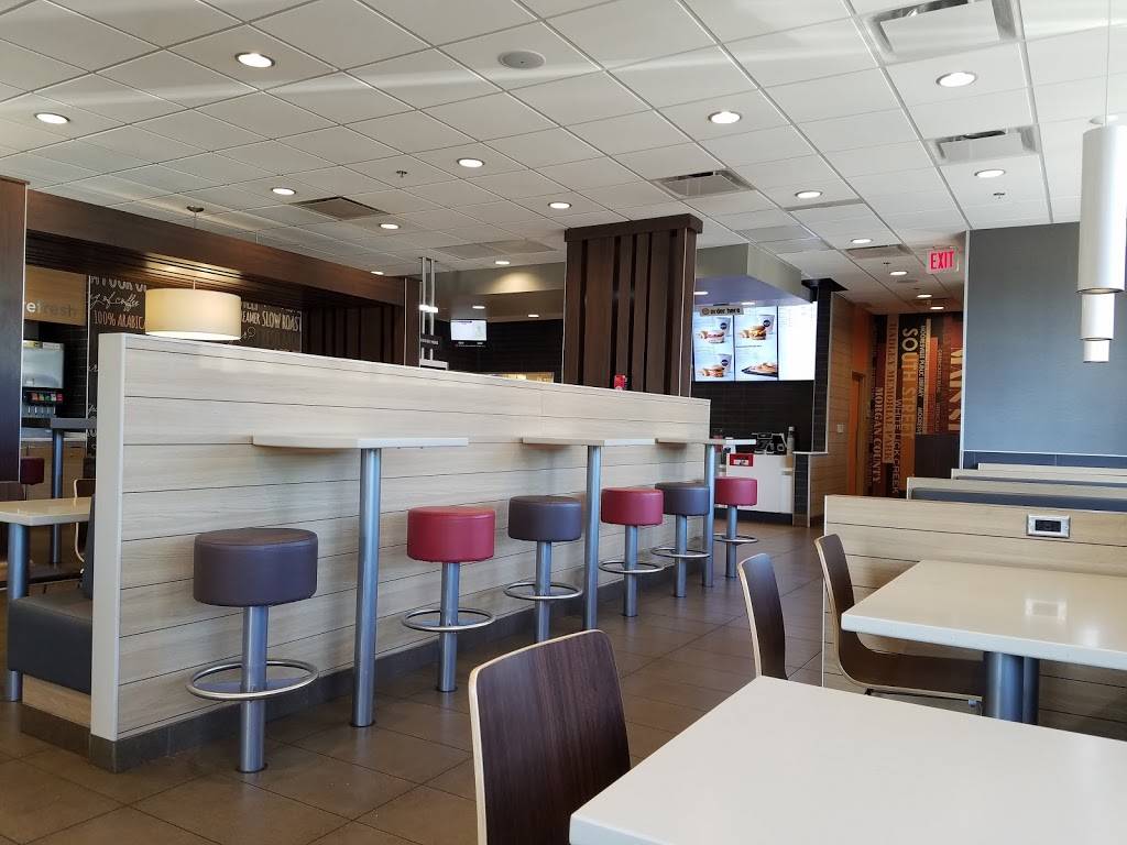 McDonalds | cafe | 5 W South St, Mooresville, IN 46158, USA | 3178316300 OR +1 317-831-6300