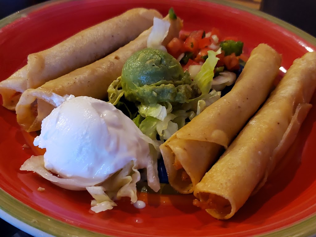 Casa De Miguel | restaurant | 455 N 9th St, Slaton, TX 79364, USA | 8068284900 OR +1 806-828-4900