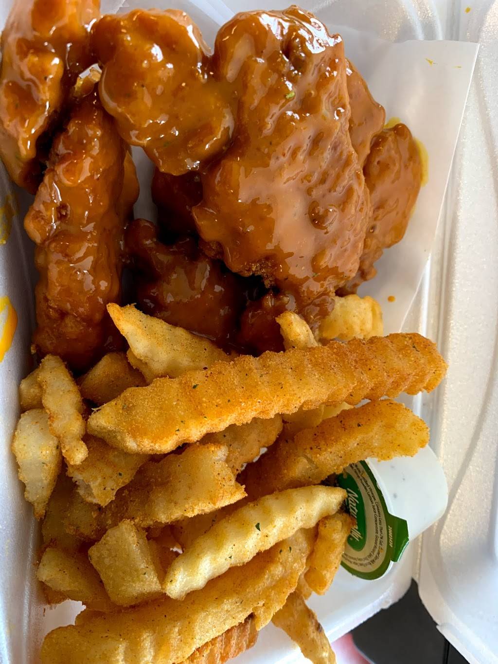 Wings On The Fly Food Truck | 1866-1802 E Brooks Rd, Memphis, TN 38116, USA