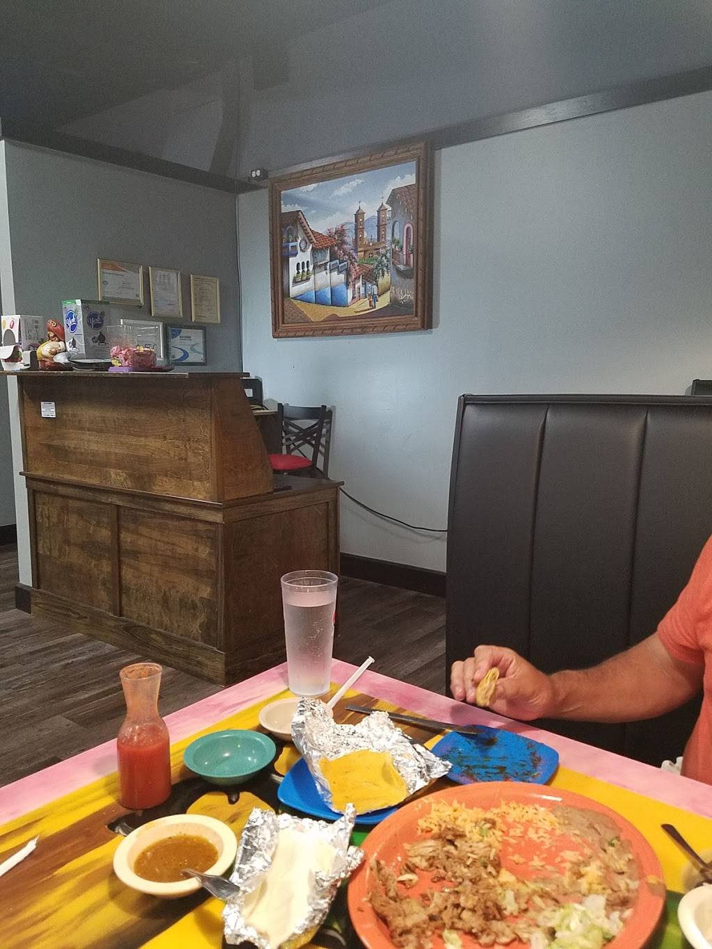 El Lobo Rojo | restaurant | 106 N Main St, De Soto, MO 63020, USA | 6363375509 OR +1 636-337-5509