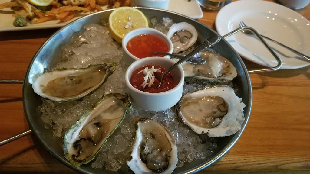Bristol Seafood + Steak + Social | night club | 51 E 14th St, Kansas City, MO 64106, USA | 8164486007 OR +1 816-448-6007