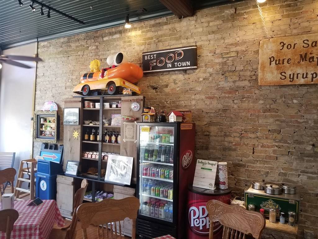 Doyles Dogs "At the Stand" | restaurant | 337 E Lake St, Lake Mills, WI 53551, USA | 9207237640 OR +1 920-723-7640