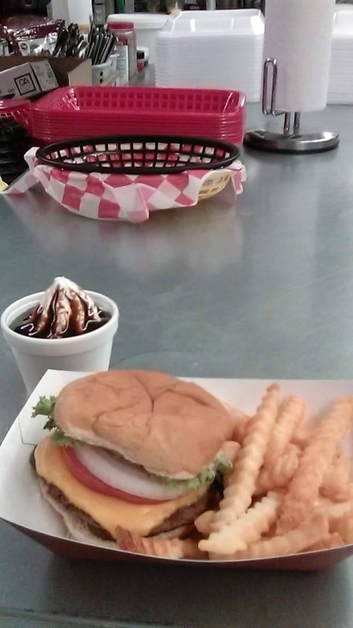 Prairie Queen | restaurant | 115 E Pine St, East Prairie, MO 63845, USA | 5736492465 OR +1 573-649-2465