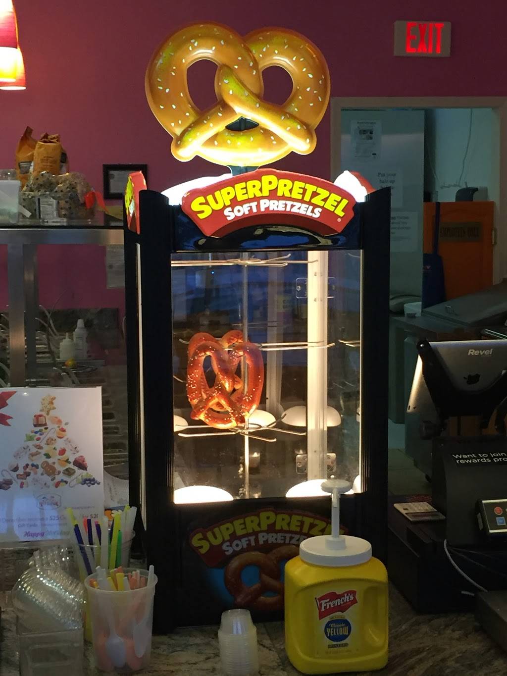 Yo Kool Frozen Yogurt & Neighborhood Cafe | meal takeaway | 23415 Three Notch Rd #2021, California, MD 20619, USA | 2402378044 OR +1 240-237-8044